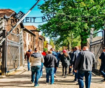 Auschwitz-Birkenau: Guided Tour + Transport